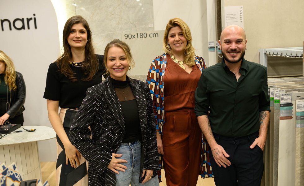 Julia Campos Mulinari, Bia Moreira, Karolinna Venturi e Caique Perin.