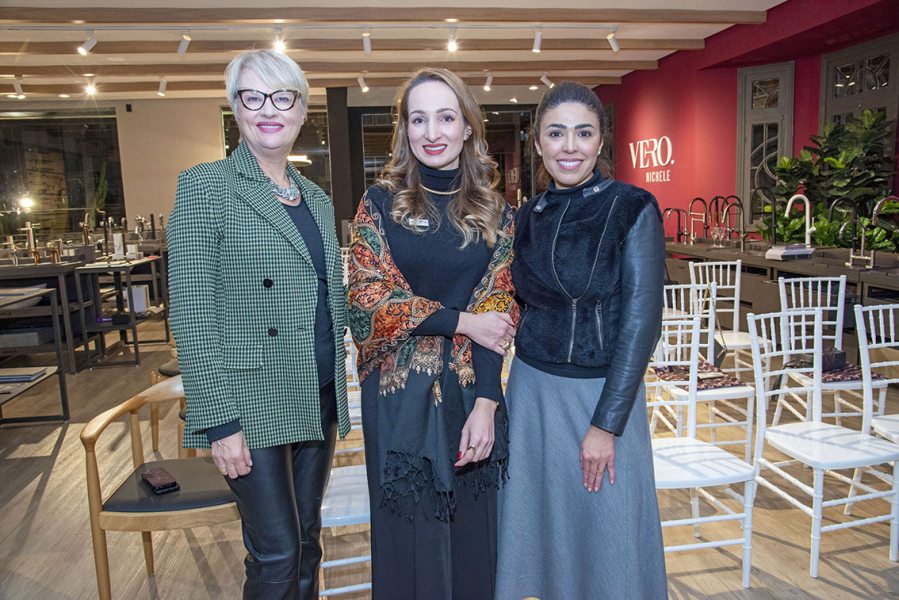 Rosicler Campos, diretora da Casa Sul, Sabrina Borges, da Vero Nichele, e Christie Schulka, da Roca Cerámica