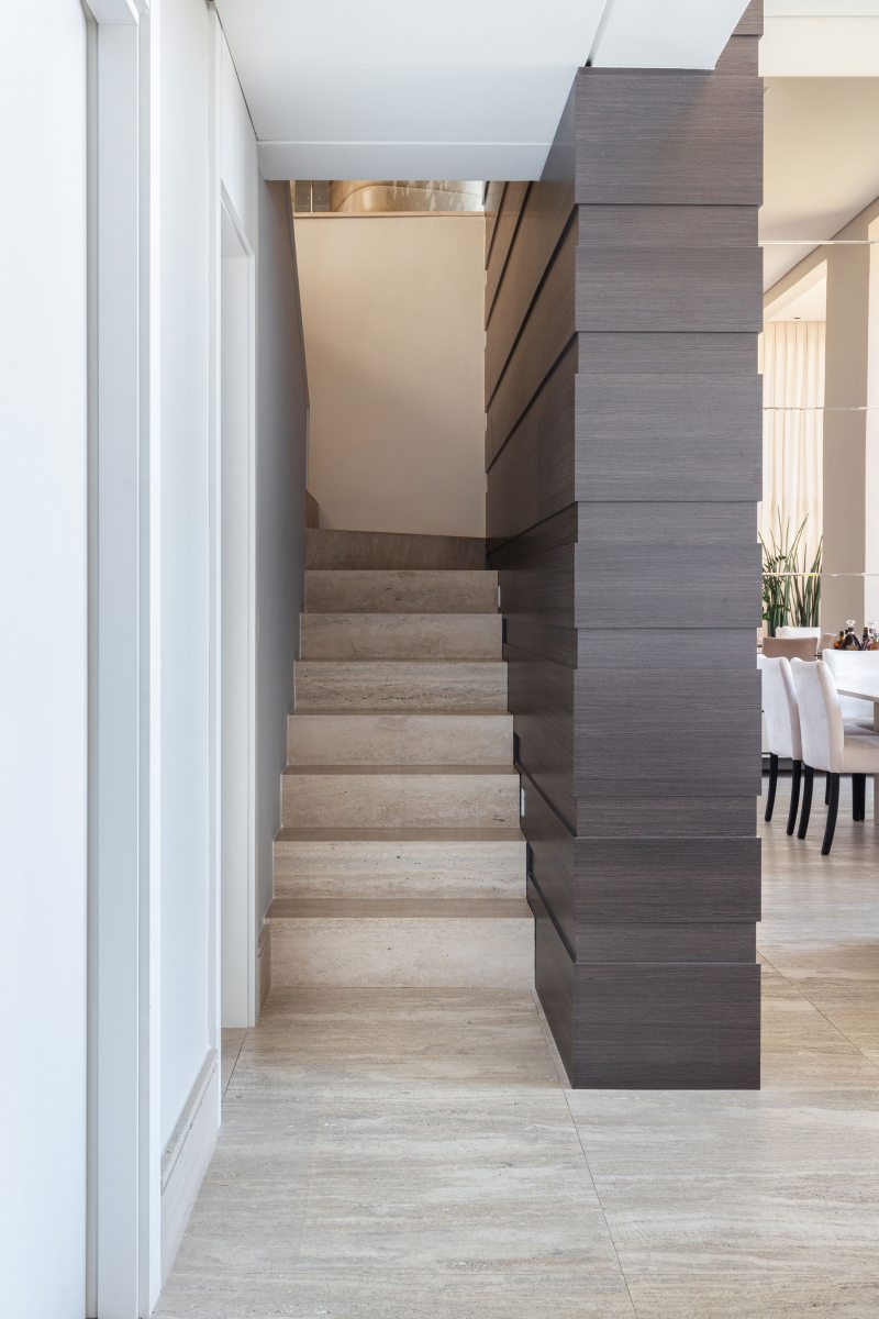 Resultado de imagem para escada de 2 lances  Stairs design modern, House  stairs, Stairs design