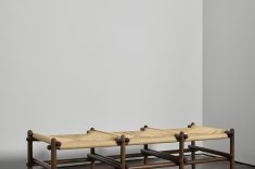 Banco triplo da coleção Entre Linhas, de Leandro Garcia. Foto André Klotz.
