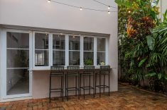 Efeito arquitetônico: cria uma relação mais direta entre interior e exterior.