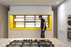 As estações gourmet incluem churrasqueira, adega, cervejeira, forno e cooktop.