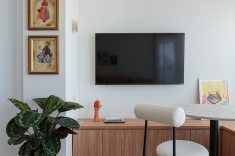 Os ambientes tornam-se híbridos: a mesa também é home office.