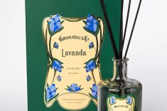 Lavanda: conduz à tranquilidade e ao descanso profundo. Suas notas florais são uma opção clássica para inspirar desaceleração. Produto: Difusor de Ambiente Granado.