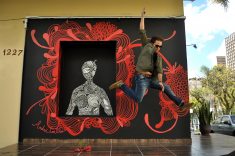 André em ação no mural para o Ave Lola Espaço de Criação | Foto Lisa Parucker