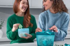Inovação: lançada como alternativa reutilizável aos sacos plásticos descartáveis, a bolsa de silicone da Tupperware pode ir ao freezer, micro-ondas e forno.